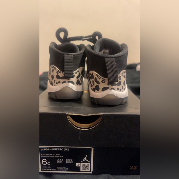 Toddler Jordan Retro 11 - Picture 4 of 4